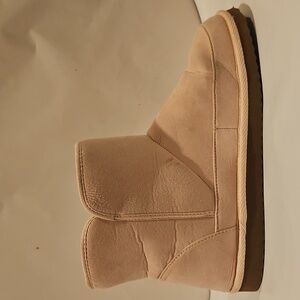 Old Navy Light Tan Winter Boots